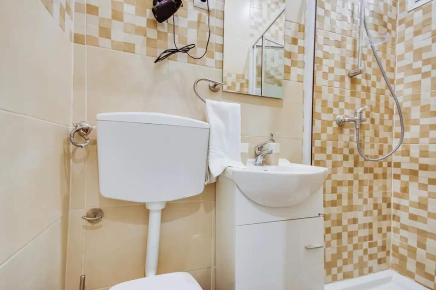 3 Bedroom Apartment In Baixa With River View ลิสบอน ภายนอก รูปภาพ