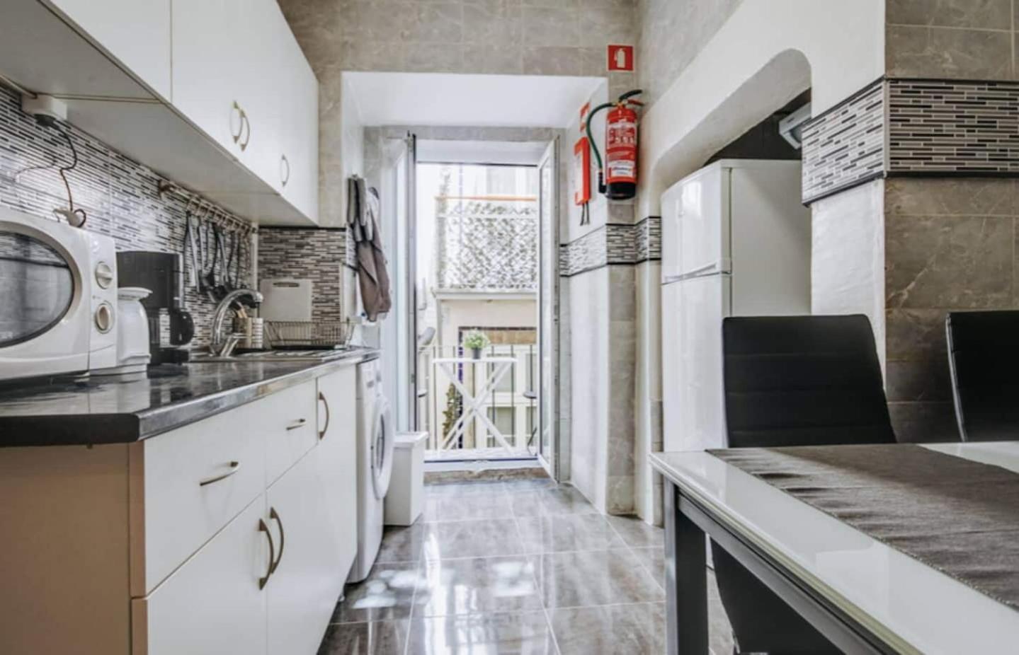 3 Bedroom Apartment In Baixa With River View ลิสบอน ภายนอก รูปภาพ